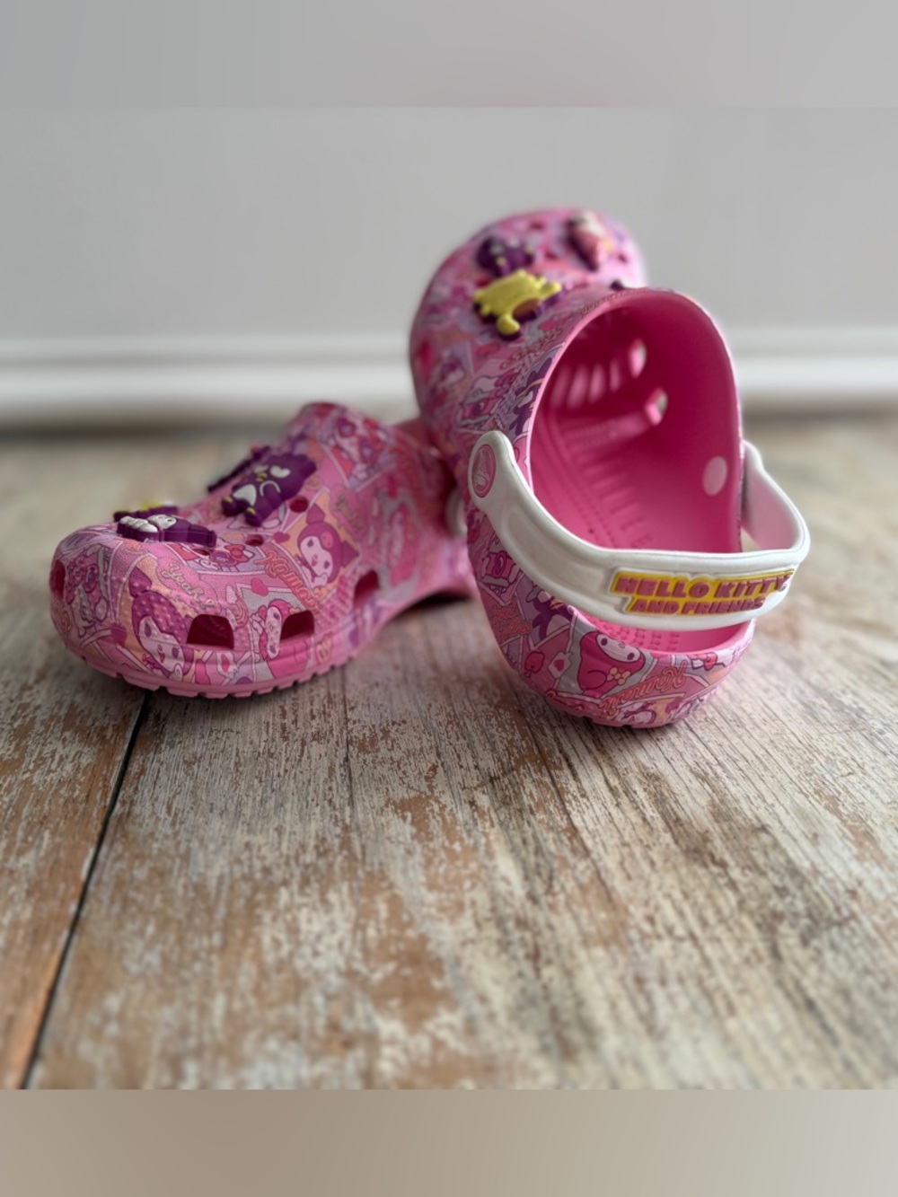 CROCS x Hello Kitty Classic Clog Kids Size 2 Pink My Melody Kuromi Jibbitz Twee